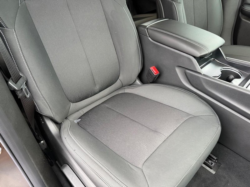 Jeep Grand Cherokee L Vehicle Full-screen Gallery Image 19