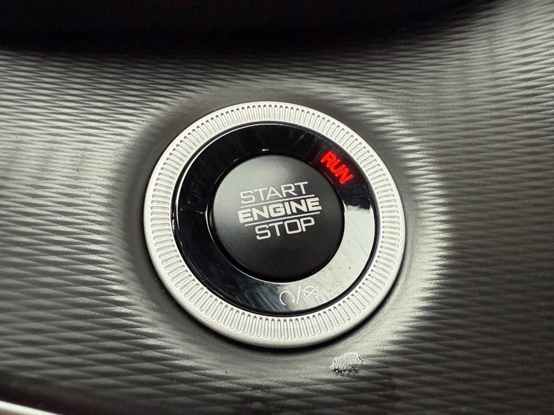 Jeep Grand Cherokee L Vehicle Full-screen Gallery Image 25