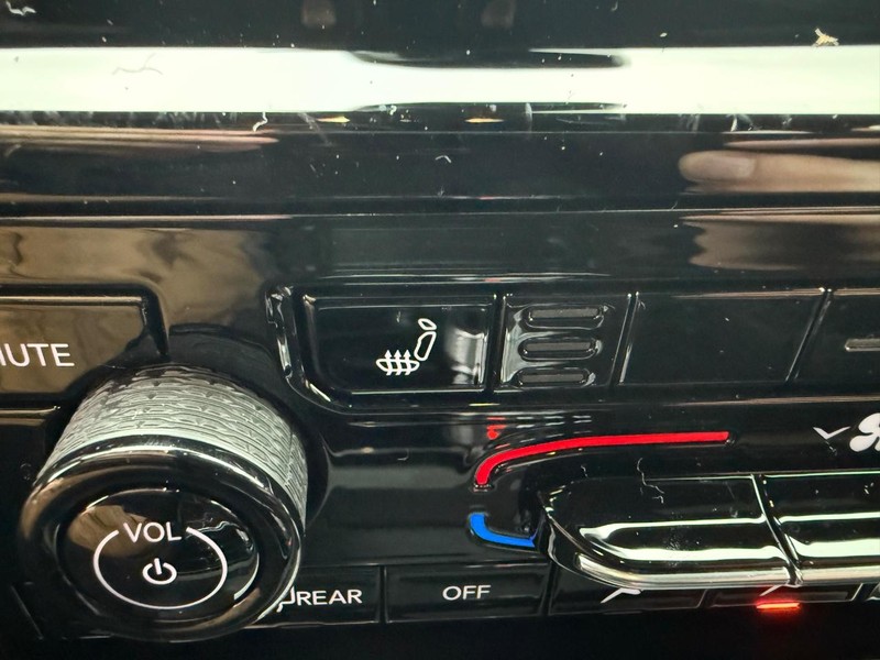 Jeep Grand Cherokee L Vehicle Full-screen Gallery Image 26