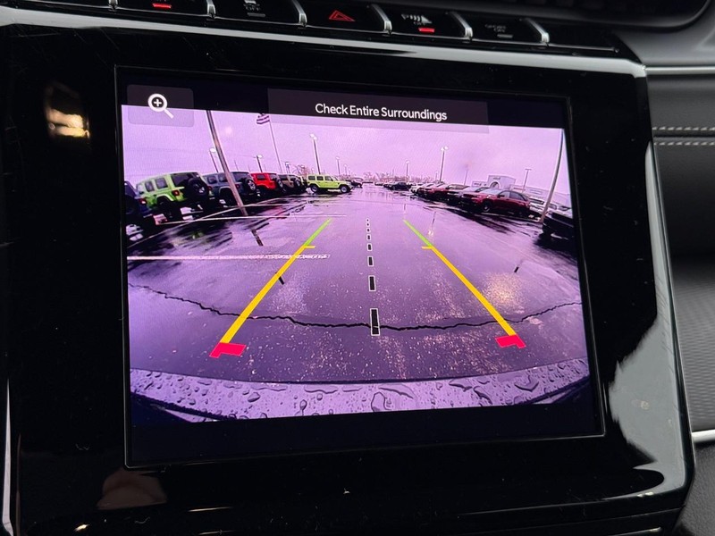 Jeep Grand Cherokee L Vehicle Full-screen Gallery Image 28