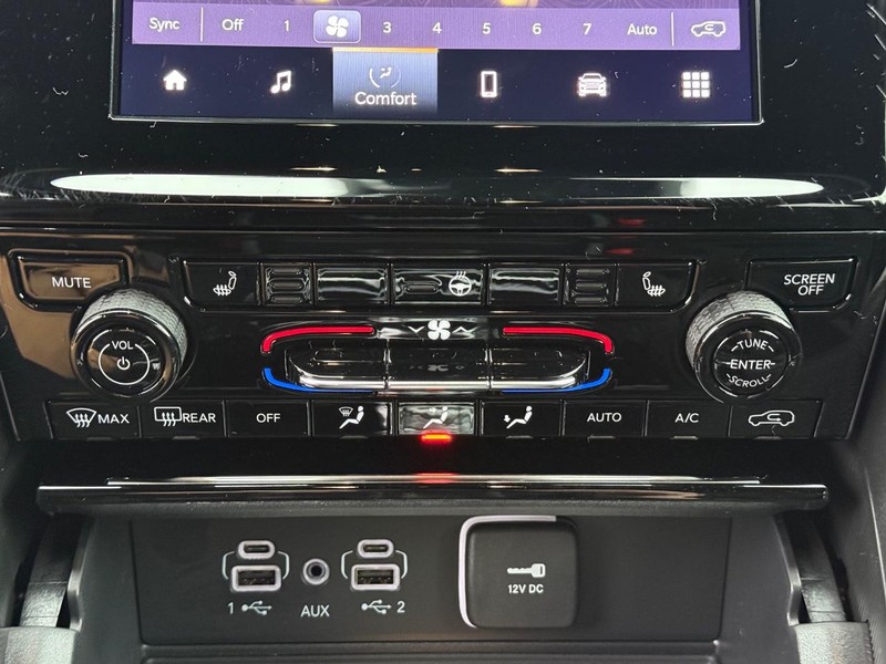 Jeep Grand Cherokee L Vehicle Full-screen Gallery Image 29