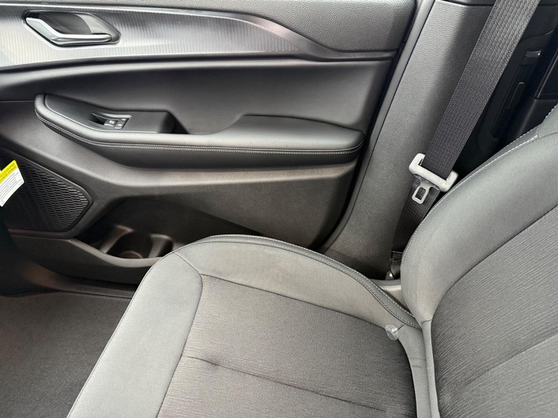 Jeep Grand Cherokee L Vehicle Full-screen Gallery Image 31