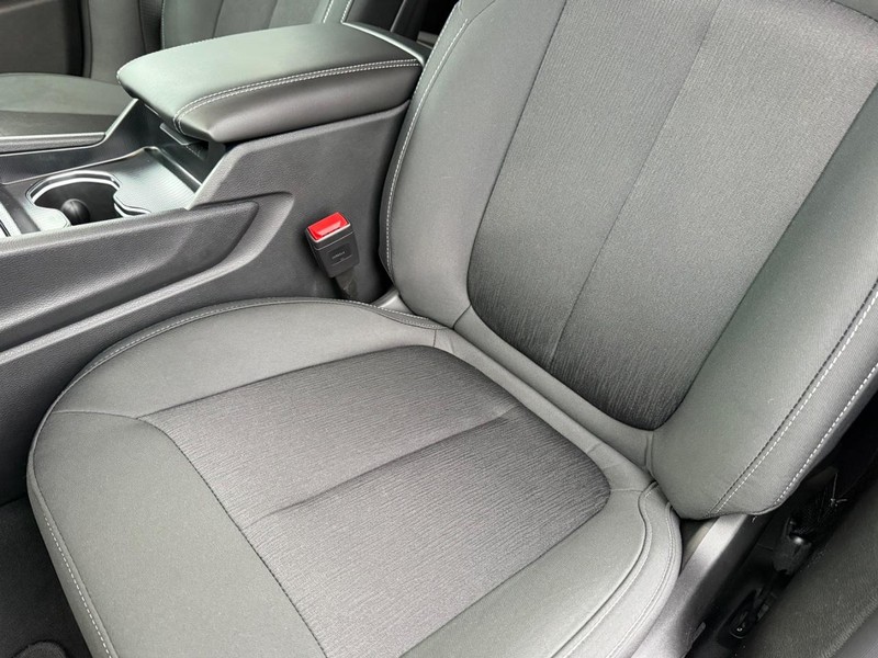 Jeep Grand Cherokee L Vehicle Full-screen Gallery Image 35