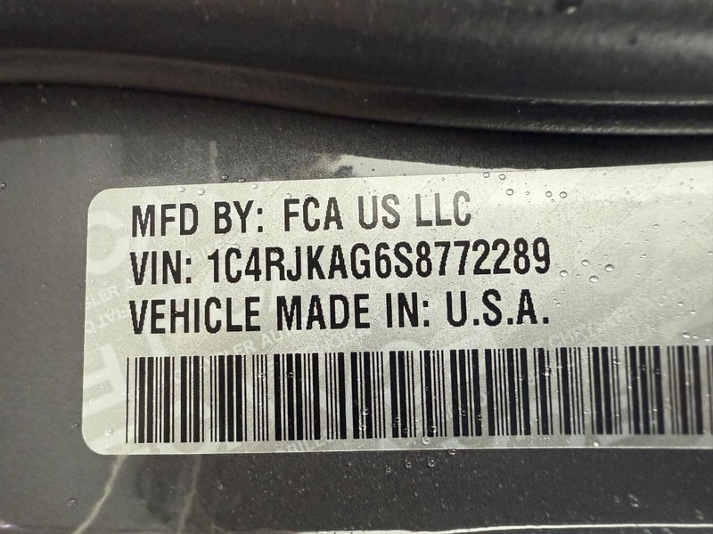 Jeep Grand Cherokee L Vehicle Full-screen Gallery Image 36