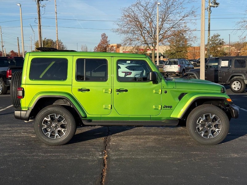 Jeep Wrangler Vehicle Full-screen Gallery Image 2