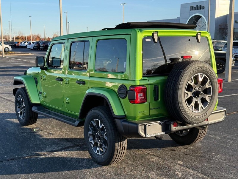 Jeep Wrangler Vehicle Full-screen Gallery Image 5