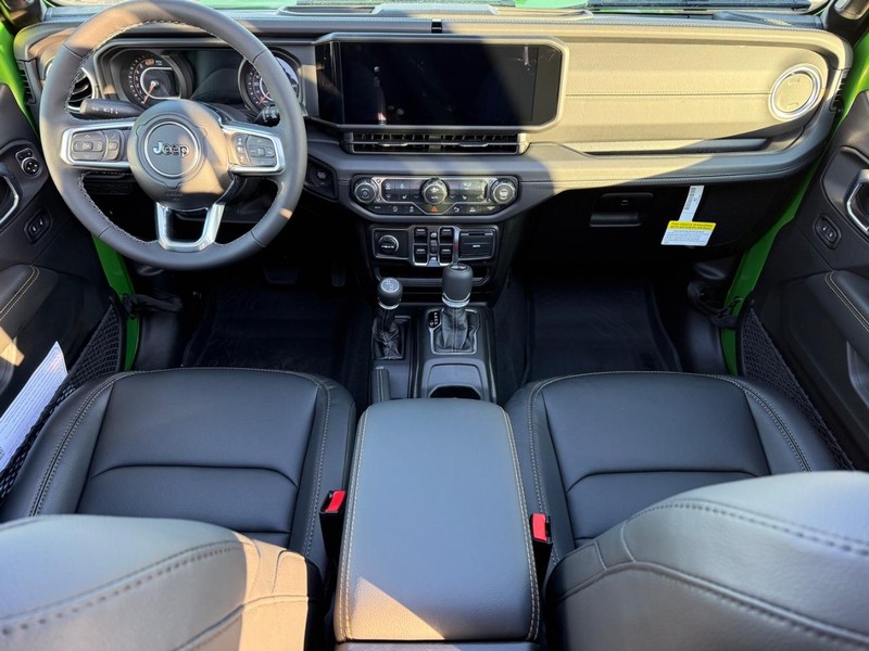 Jeep Wrangler Vehicle Full-screen Gallery Image 13