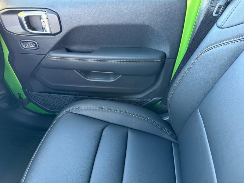 Jeep Wrangler Vehicle Full-screen Gallery Image 28