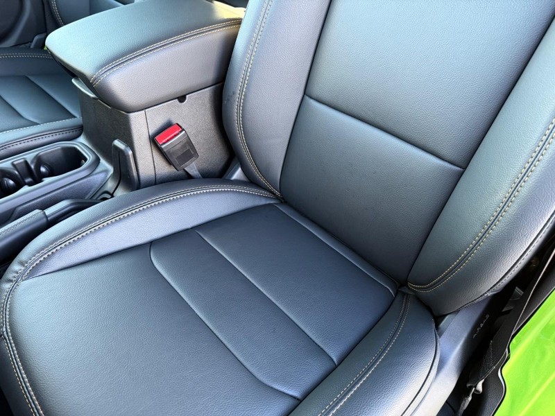 Jeep Wrangler Vehicle Full-screen Gallery Image 32