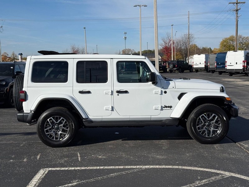 Jeep Wrangler Vehicle Full-screen Gallery Image 2