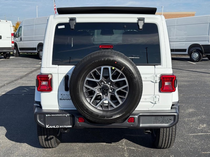 Jeep Wrangler Vehicle Full-screen Gallery Image 4