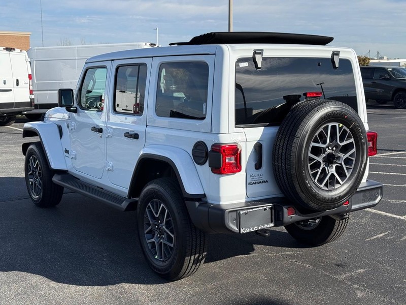 Jeep Wrangler Vehicle Full-screen Gallery Image 5