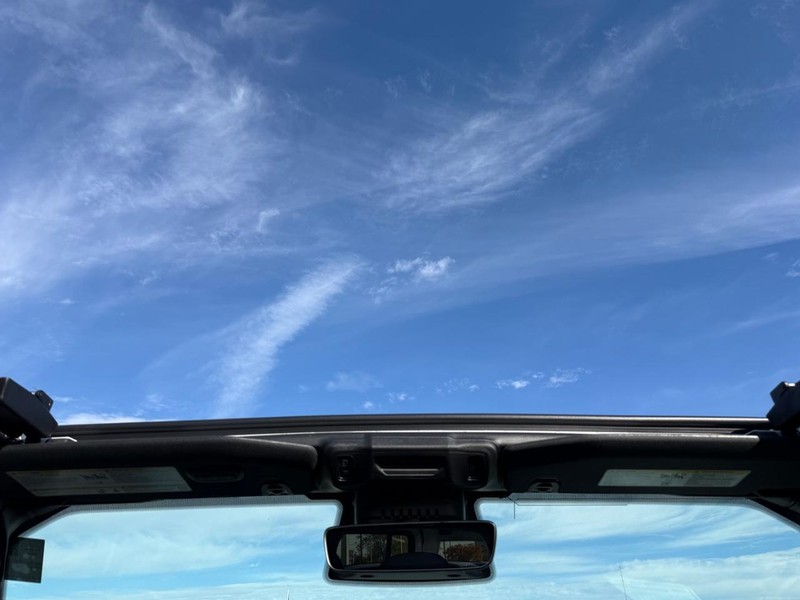 Jeep Wrangler Vehicle Full-screen Gallery Image 12