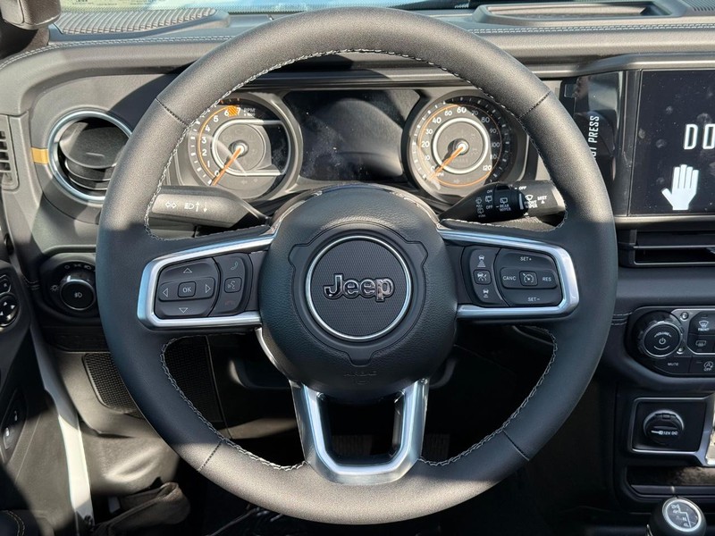 Jeep Wrangler Vehicle Full-screen Gallery Image 14