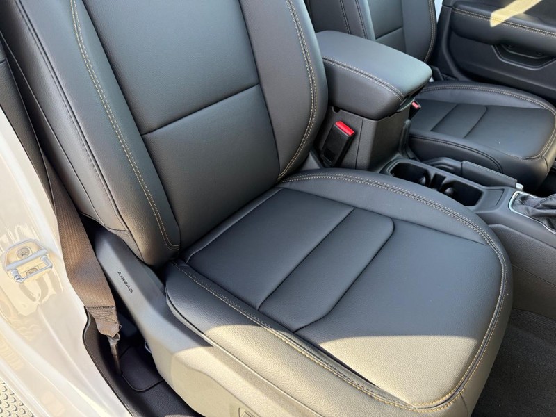 Jeep Wrangler Vehicle Full-screen Gallery Image 16