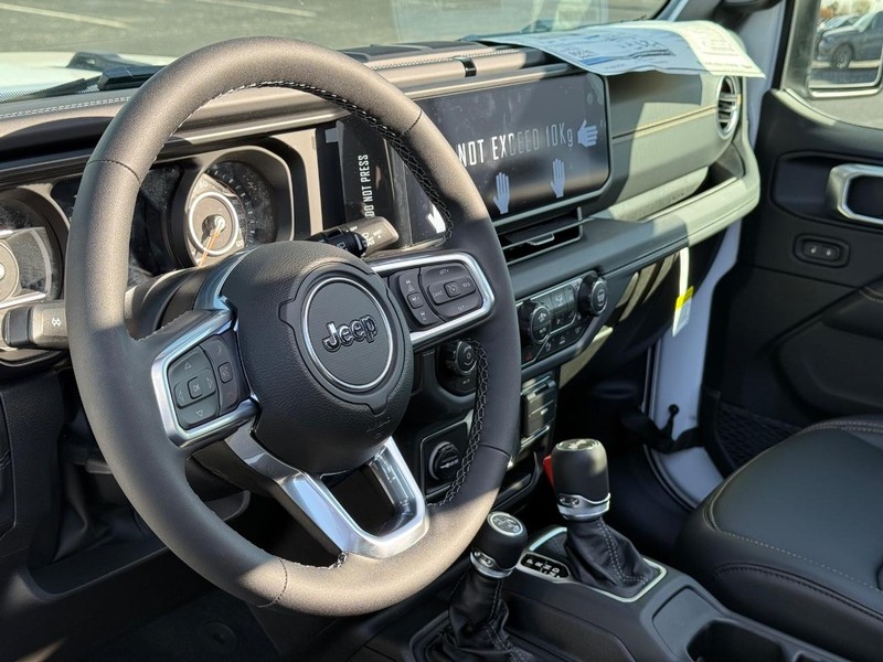 Jeep Wrangler Vehicle Full-screen Gallery Image 19