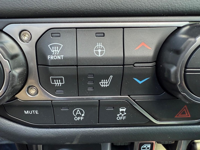 Jeep Wrangler Vehicle Full-screen Gallery Image 23