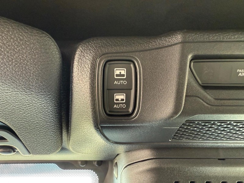 Jeep Wrangler Vehicle Full-screen Gallery Image 29