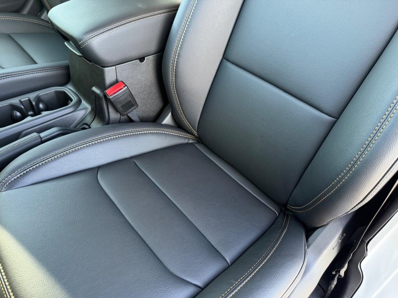 Jeep Wrangler Vehicle Full-screen Gallery Image 32