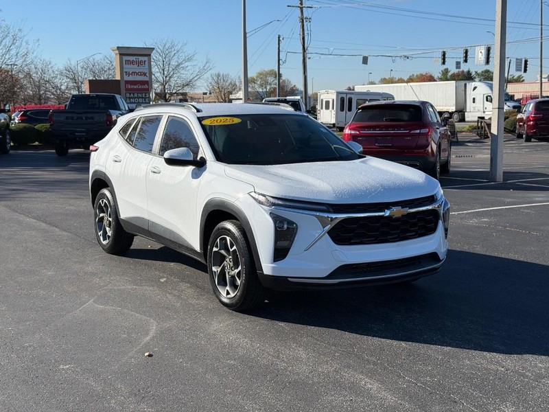 Chevrolet Trax Vehicle Full-screen Gallery Image 2