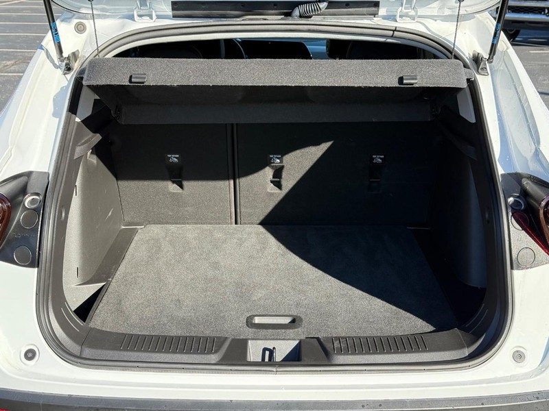 Chevrolet Trax Vehicle Full-screen Gallery Image 8