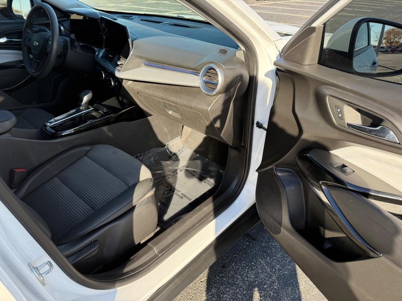 Chevrolet Trax Vehicle Full-screen Gallery Image 15