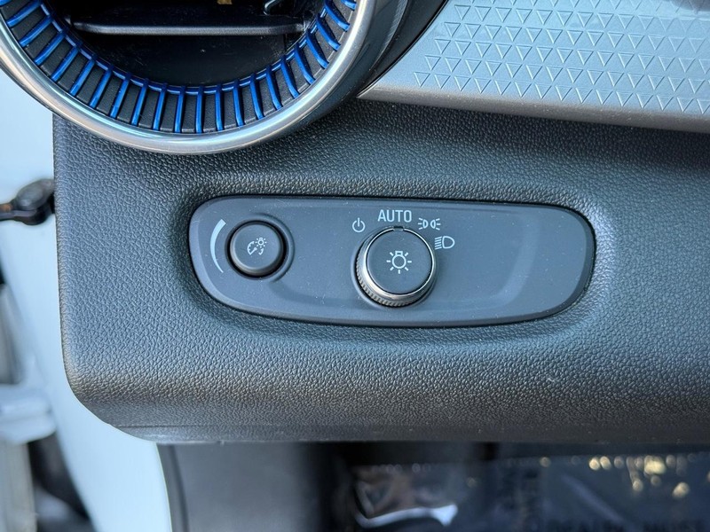 Chevrolet Trax Vehicle Full-screen Gallery Image 30