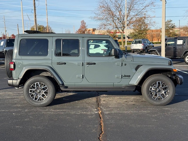 Jeep Wrangler Vehicle Full-screen Gallery Image 2