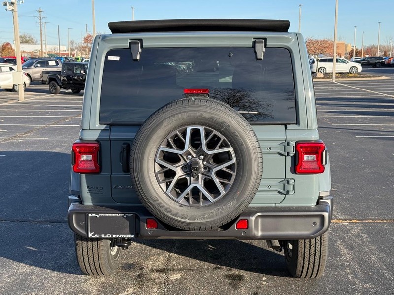 Jeep Wrangler Vehicle Full-screen Gallery Image 4