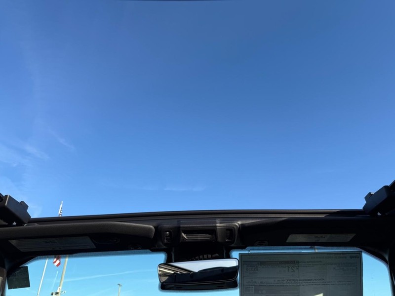 Jeep Wrangler Vehicle Full-screen Gallery Image 12