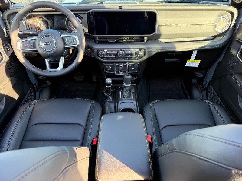 Jeep Wrangler Vehicle Full-screen Gallery Image 13