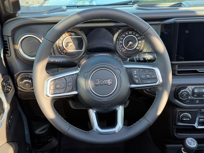 Jeep Wrangler Vehicle Full-screen Gallery Image 14