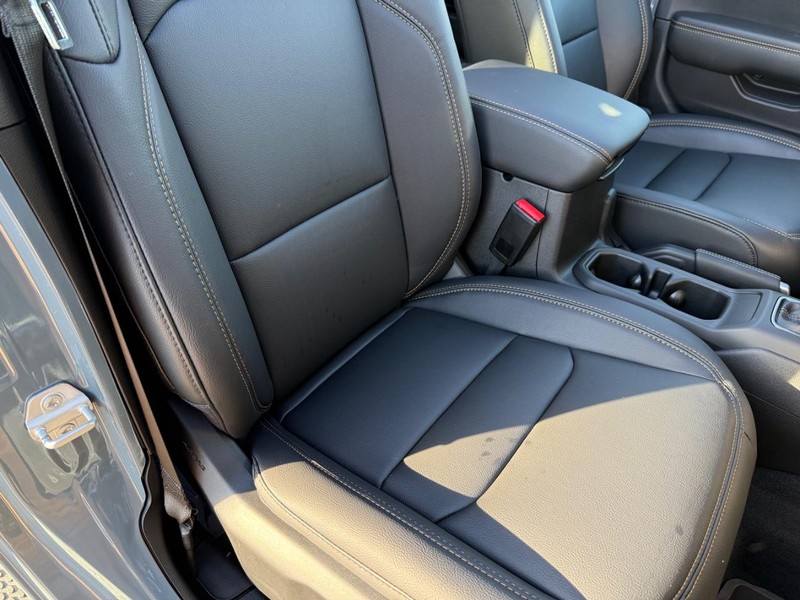 Jeep Wrangler Vehicle Full-screen Gallery Image 16