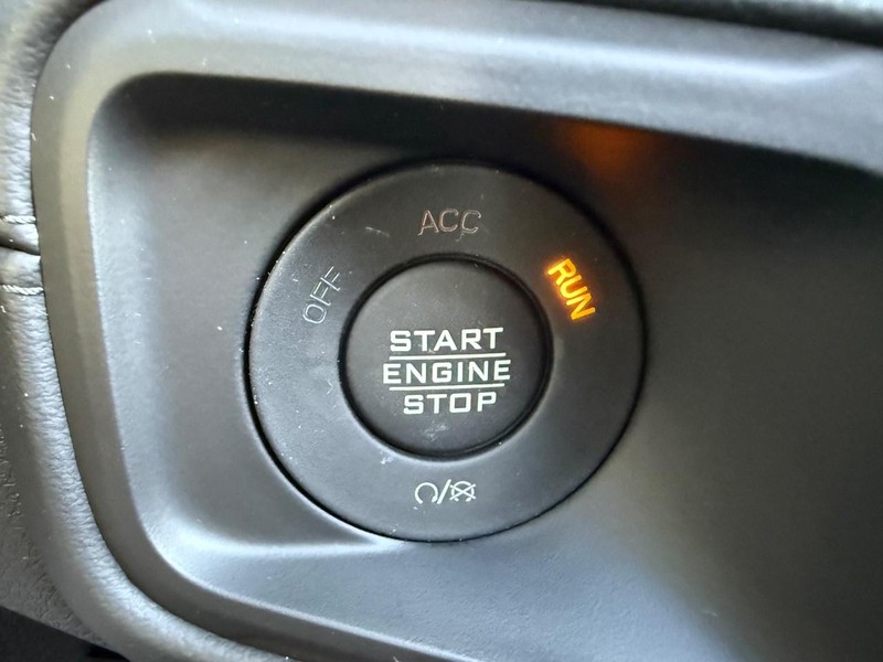 Jeep Wrangler Vehicle Full-screen Gallery Image 22