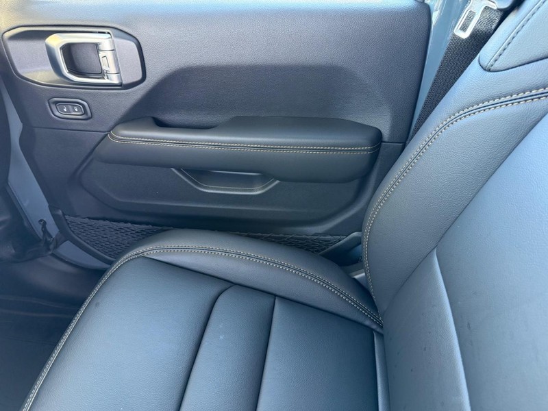 Jeep Wrangler Vehicle Full-screen Gallery Image 28