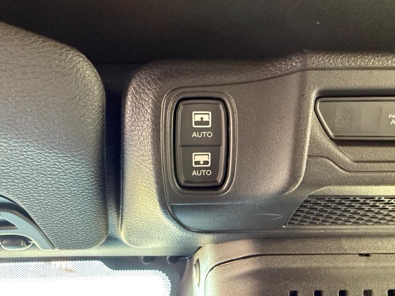 Jeep Wrangler Vehicle Full-screen Gallery Image 29