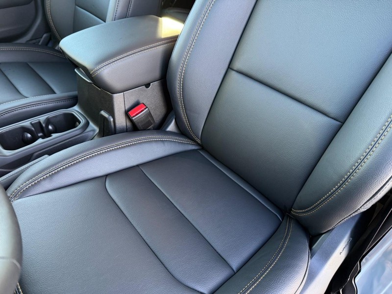 Jeep Wrangler Vehicle Full-screen Gallery Image 32