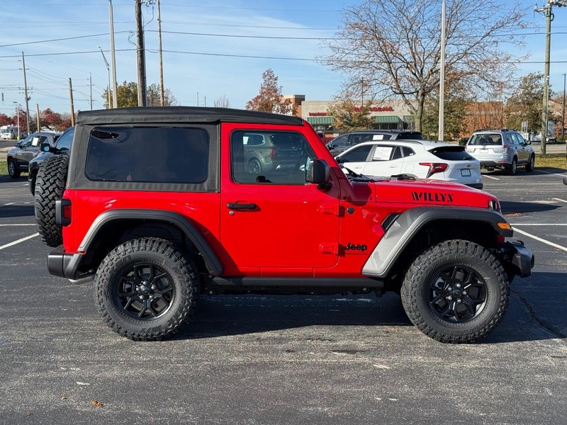 Jeep Wrangler Vehicle Full-screen Gallery Image 2