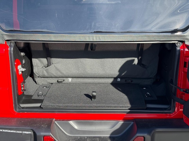 Jeep Wrangler Vehicle Full-screen Gallery Image 7