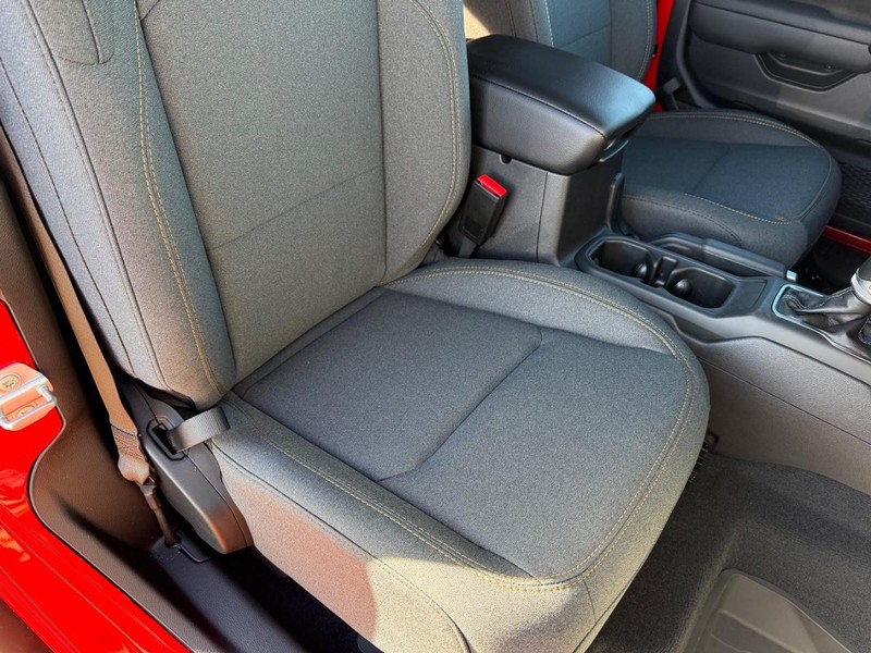 Jeep Wrangler Vehicle Full-screen Gallery Image 12