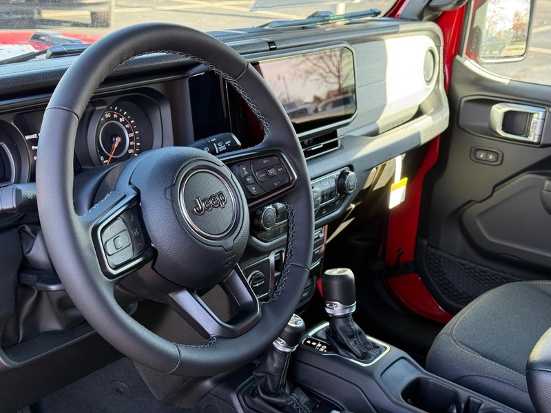 Jeep Wrangler Vehicle Full-screen Gallery Image 16