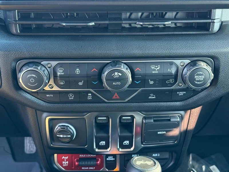 Jeep Wrangler Vehicle Full-screen Gallery Image 23