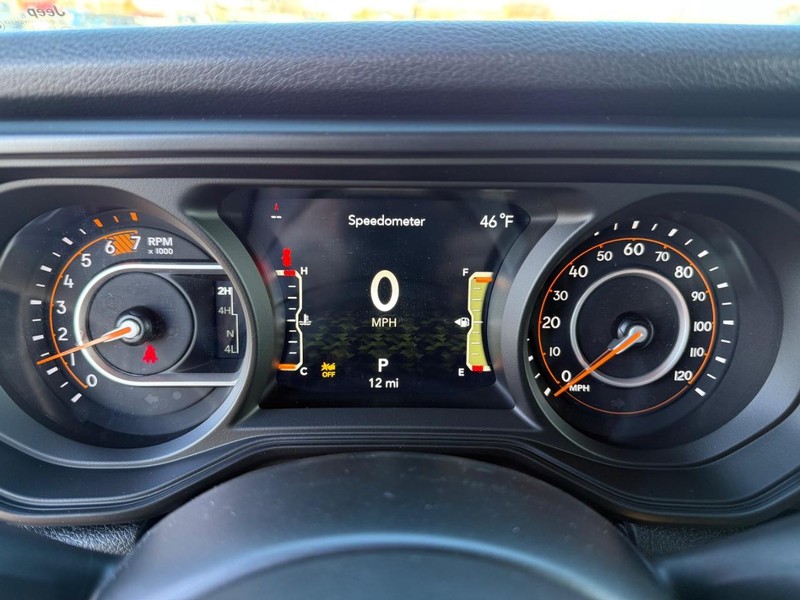 Jeep Wrangler Vehicle Full-screen Gallery Image 26