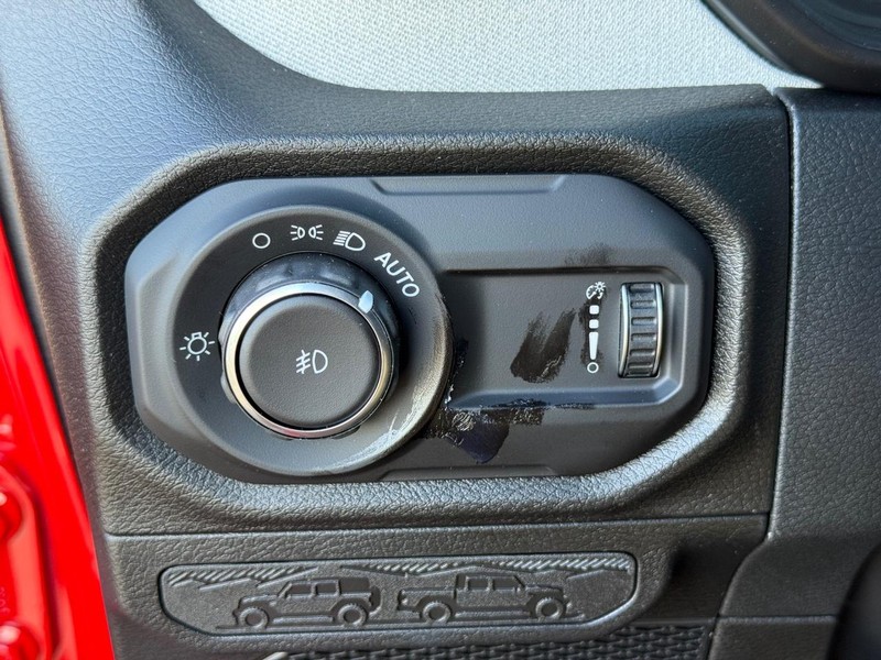 Jeep Wrangler Vehicle Full-screen Gallery Image 28