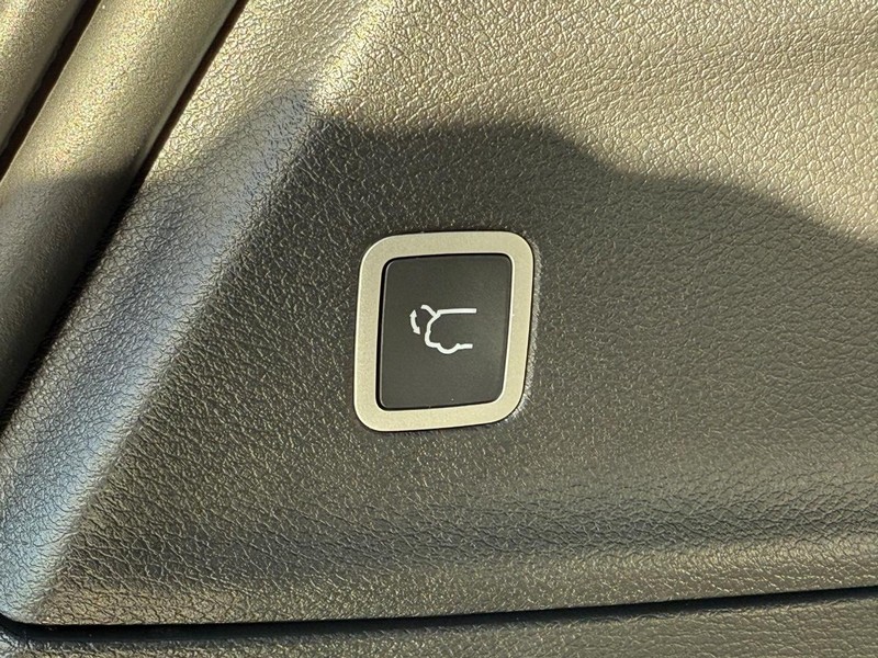 Chrysler Pacifica Vehicle Full-screen Gallery Image 8