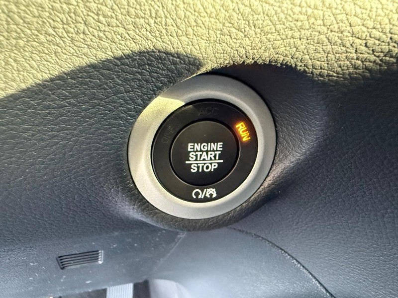 Chrysler Pacifica Vehicle Full-screen Gallery Image 24