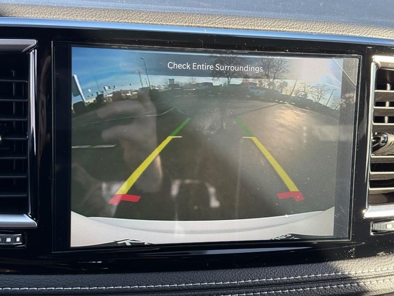 Chrysler Pacifica Vehicle Full-screen Gallery Image 26