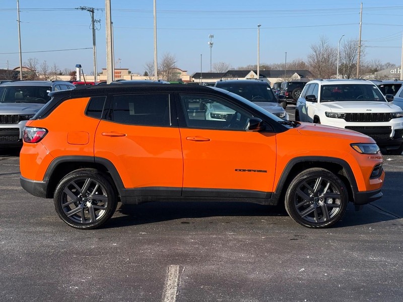 Jeep Compass Vehicle Full-screen Gallery Image 2