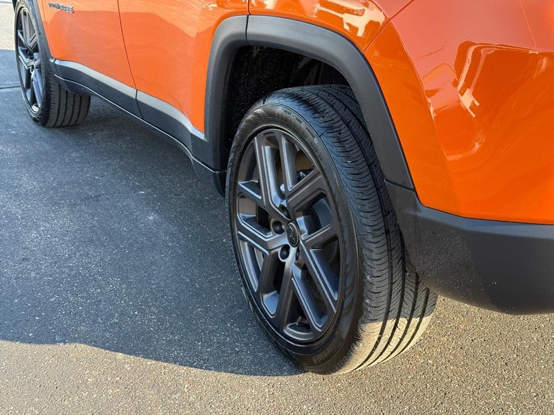 Jeep Compass Vehicle Full-screen Gallery Image 6