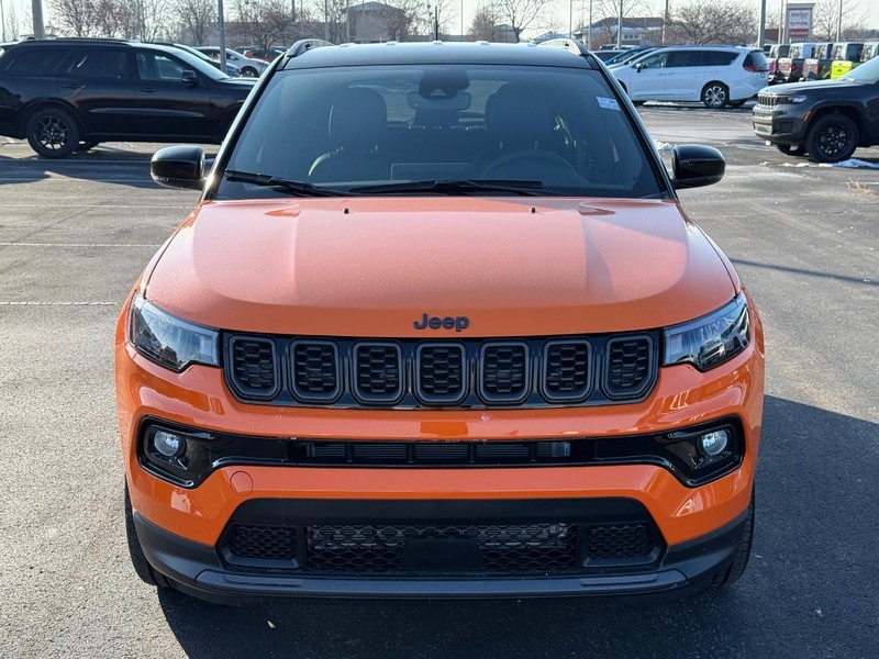 Jeep Compass Vehicle Full-screen Gallery Image 10